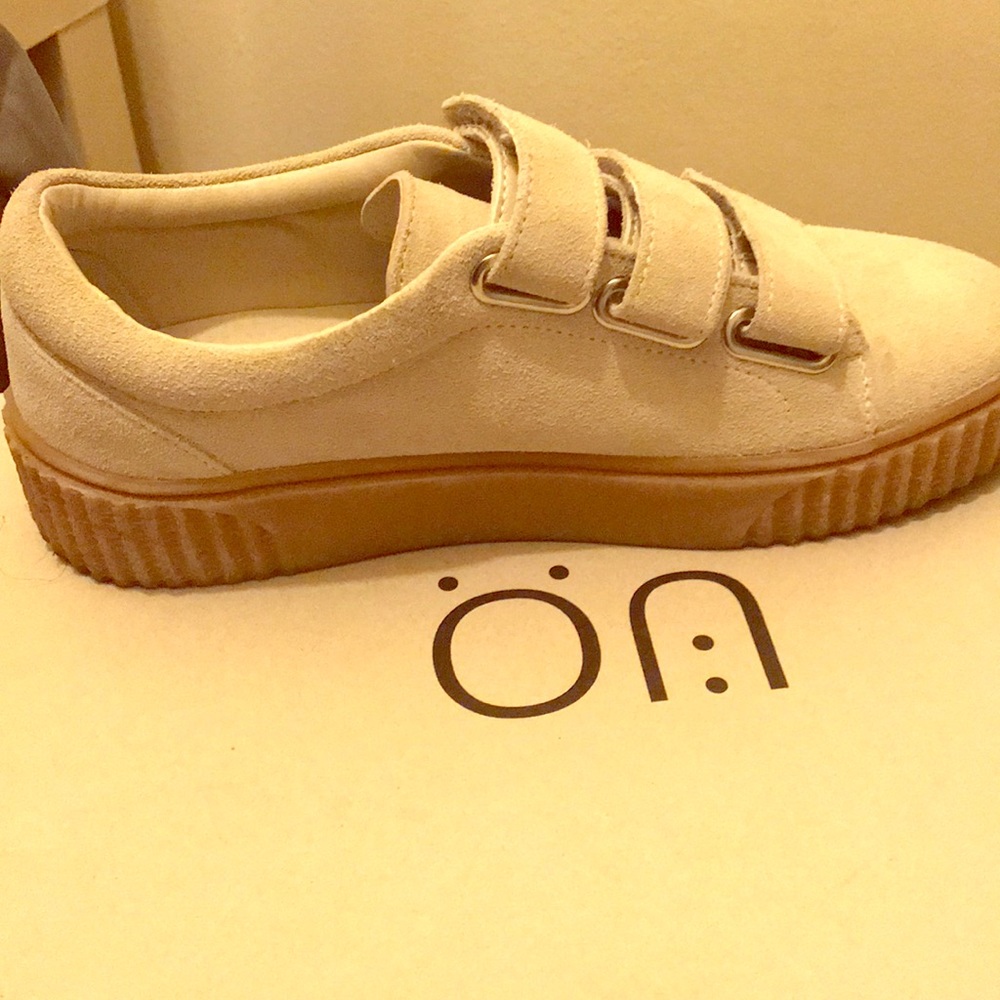 Tennis Shoes